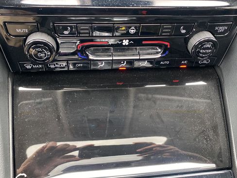 Used 2024 Jeep Grand Cherokee Limited image 13