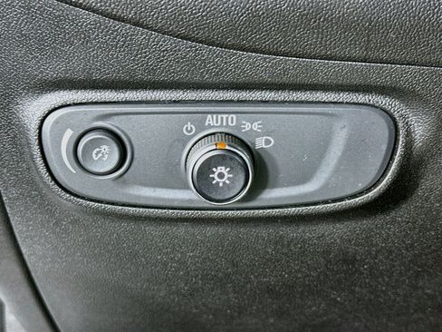 Used 2019 Chevrolet Equinox LS FWD image 16