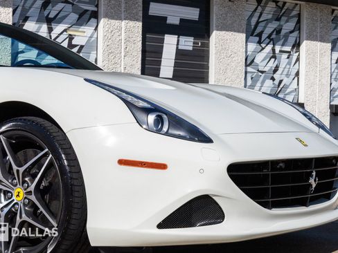 Used 2016 Ferrari California T image 2