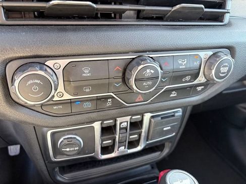 Used 2024 Jeep Wrangler Unlimited AWD/4WD image 19