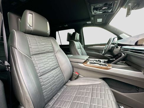 Used 2025 Cadillac Escalade Sport Platinum AWD/4WD image 31