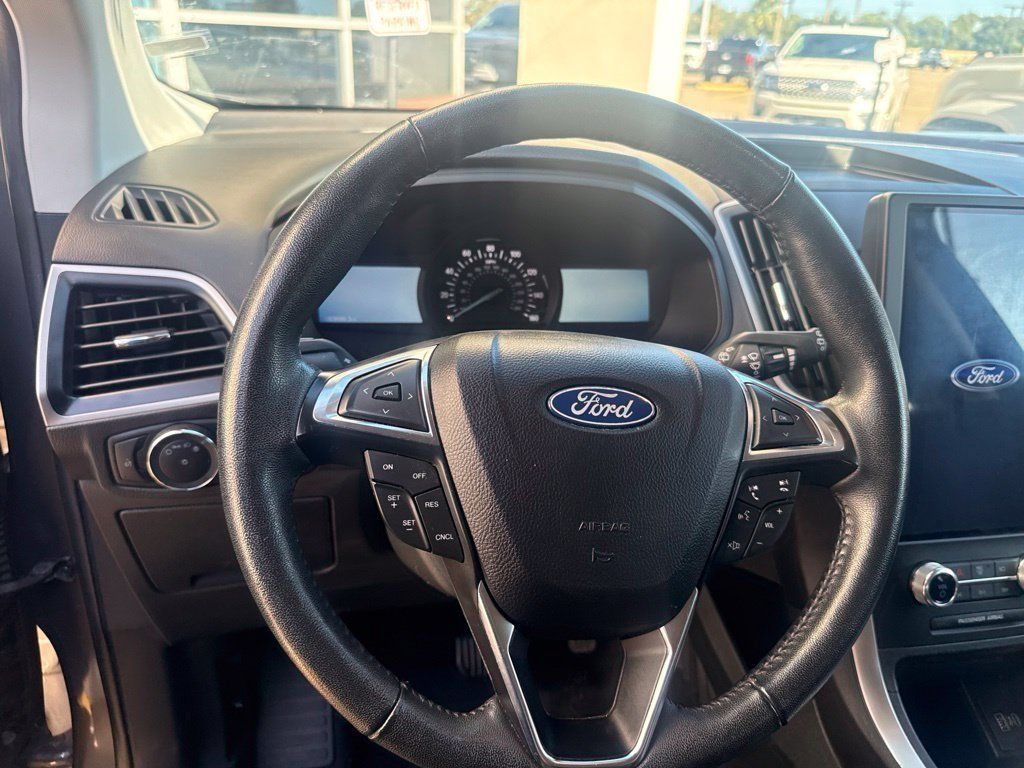 Used 2024 Ford Edge SEL AWD/4WD image 9