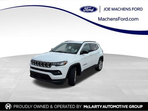 Used 2024 Jeep Compass Latitude AWD/4WD image 1