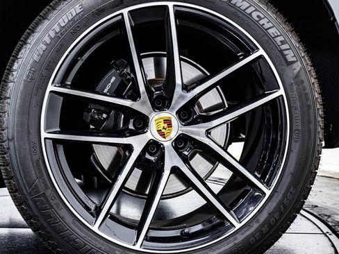 Used 2024 Porsche Macan image 25