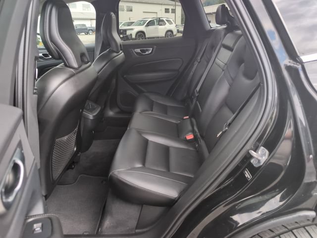 Used 2019 Volvo XC60 T6 Momentum w/ Multimedia Package AWD/4WD image 15