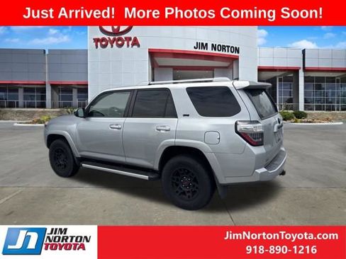 Used 2015 Toyota 4Runner SR5 AWD/4WD image 5
