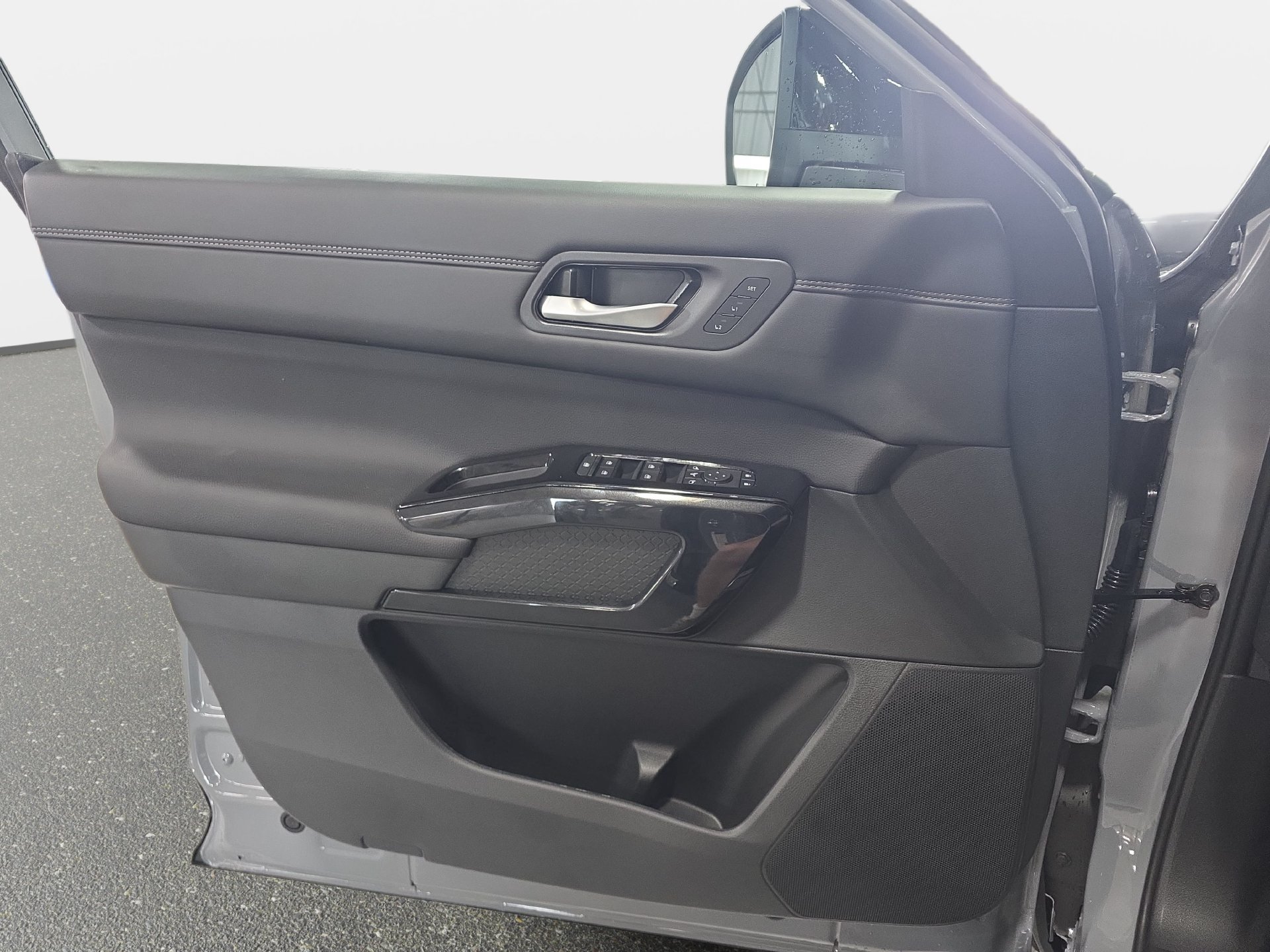 New 2026 Nissan Pathfinder Platinum FWD image 26