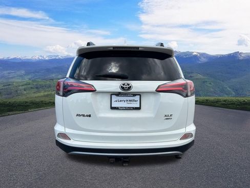 Used 2017 Toyota RAV4 XLE AWD/4WD image 4
