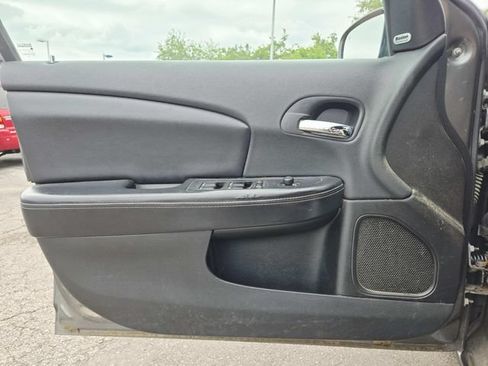 Used 2013 Chrysler 200 Limited FWD image 17