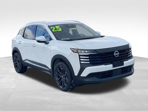 Certified 2025 Nissan Kicks SR image 3