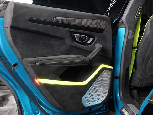 Used 2023 Lamborghini Urus Performante image 18