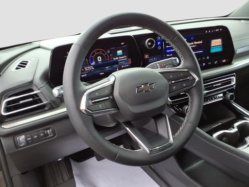 Used 2026 Chevrolet Traverse LT w/ Midnight/Sport Edition AWD/4WD image 12