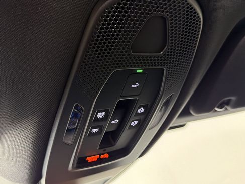 Certified 2025 Porsche Panamera image 25