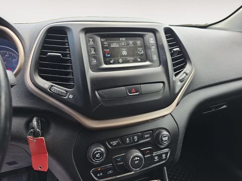 Used 2015 Jeep Cherokee Latitude w/ Cold Weather Group AWD/4WD image 10