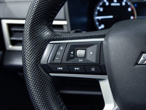 Used 2023 Mitsubishi Outlander SE image 14