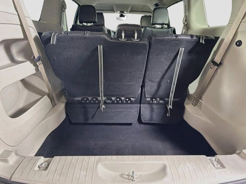 Used 2024 Chrysler Pacifica Touring-L FWD image 28