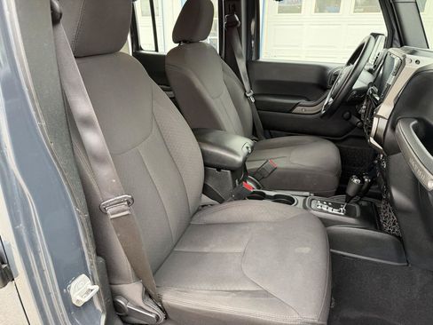 Used 2017 Jeep Wrangler Unlimited Sport AWD/4WD image 18