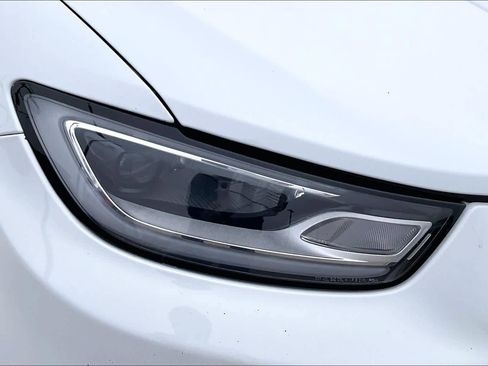 Used 2024 Chrysler Pacifica Touring-L image 26