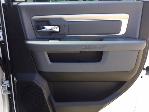 Used 2019 RAM 1500 Classic SLT AWD/4WD image 15
