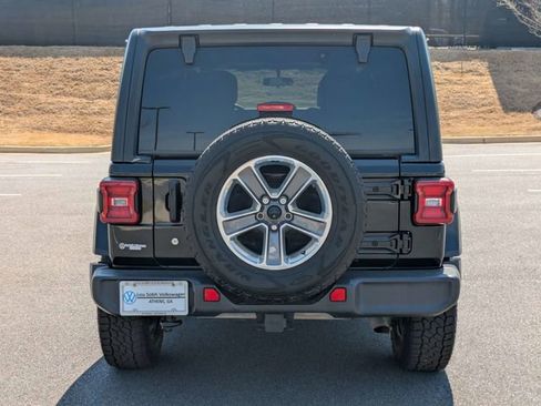 Used 2018 Jeep Wrangler Unlimited Sahara w/ LED Lighting Group AWD/4WD image 5