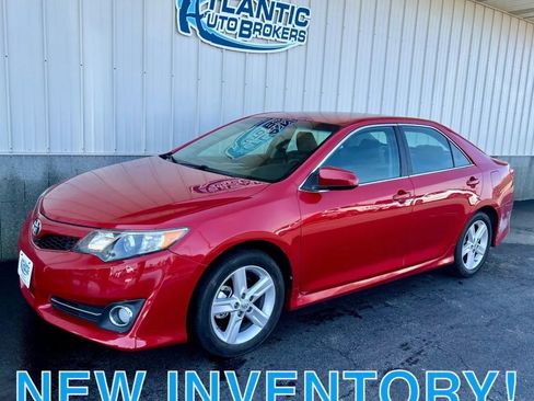 Used 2012 Toyota Camry SE image 1