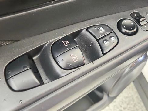 Used 2023 Nissan Kicks S FWD image 30