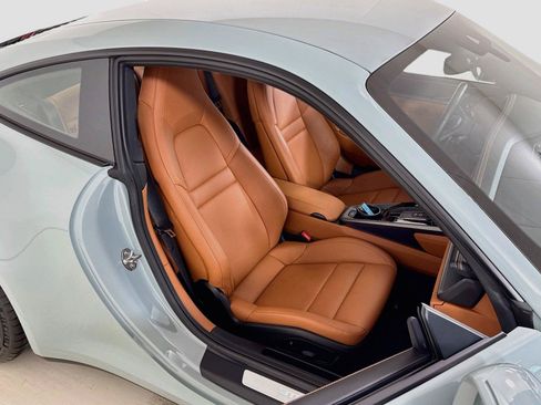 Used 2025 Porsche 911 Carrera RWD image 27