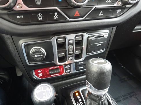 Used 2024 Jeep Wrangler Unlimited Rubicon image 27