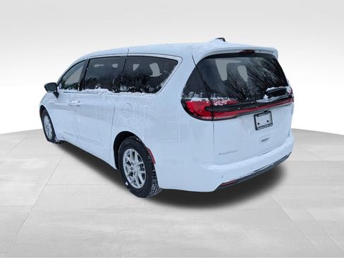 New 2026 Chrysler Pacifica Select FWD image 5