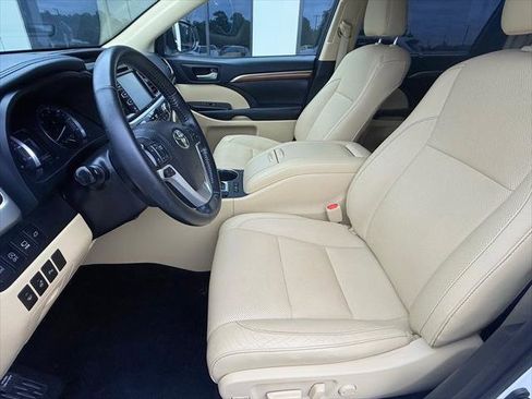 Used 2019 Toyota Highlander Limited Platinum AWD/4WD image 14