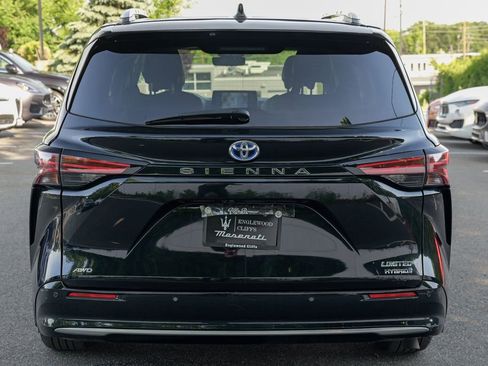 Used 2023 Toyota Sienna Limited AWD/4WD image 6
