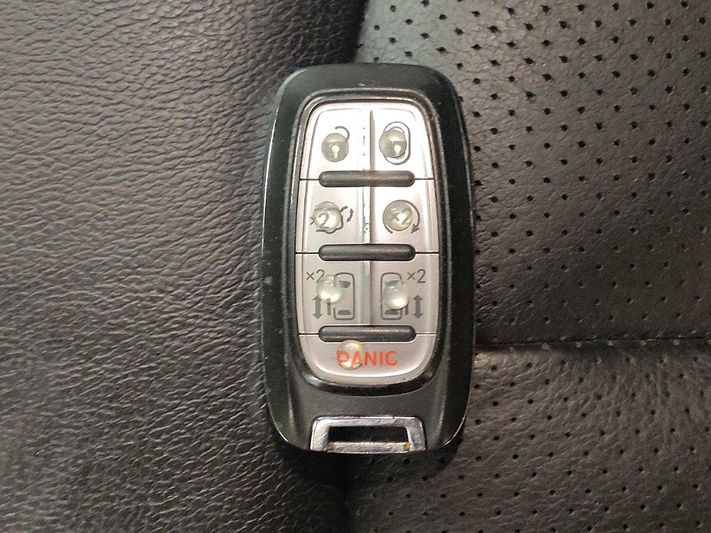 Used 2020 Chrysler Pacifica Touring-L FWD image 32