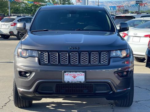 Used 2019 Jeep Grand Cherokee Altitude AWD/4WD image 2