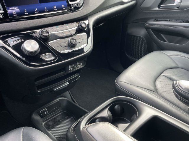 Used 2025 Chrysler Pacifica Select FWD image 30