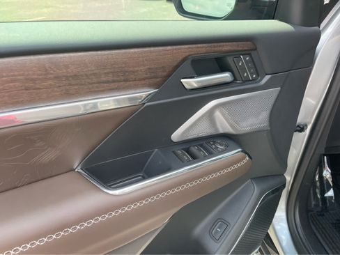 Used 2026 GMC Acadia Denali Ultimate FWD image 10