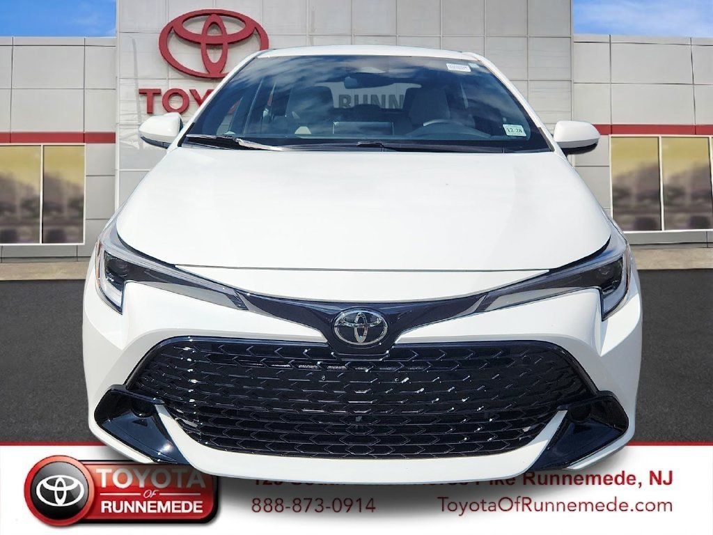 Used 2024 Toyota Corolla SE FWD image 2