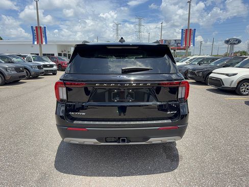 Certified 2025 Ford Explorer Active w/ Active Comfort Package AWD/4WD image 6