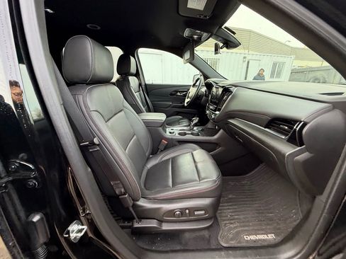 Used 2023 Chevrolet Traverse RS image 25