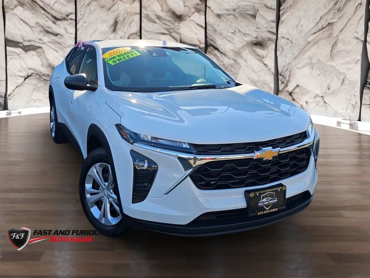 Used 2024 Chevrolet Trax LS FWD image 1