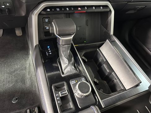 Used 2025 Toyota Sequoia Platinum AWD/4WD image 34