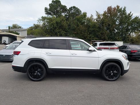 New 2026 Volkswagen Atlas SE image 2