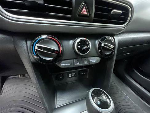 Used 2021 Hyundai Kona SE AWD/4WD image 16