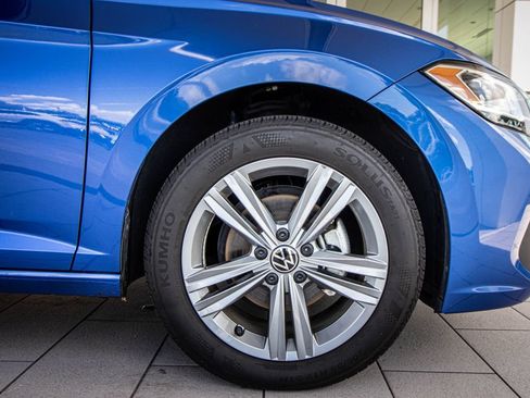 Used 2024 Volkswagen Jetta SE w/ Panoramic Sunroof Package FWD image 4