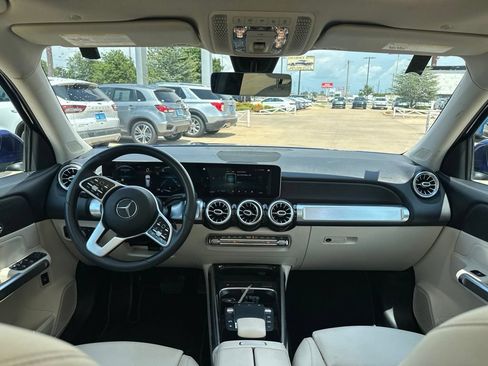 Used 2021 Mercedes-Benz GLB 250 w/ Premium Package image 18