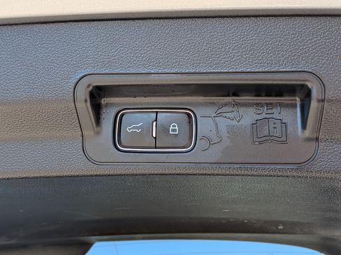 Used 2023 Ford Explorer XLT RWD image 14