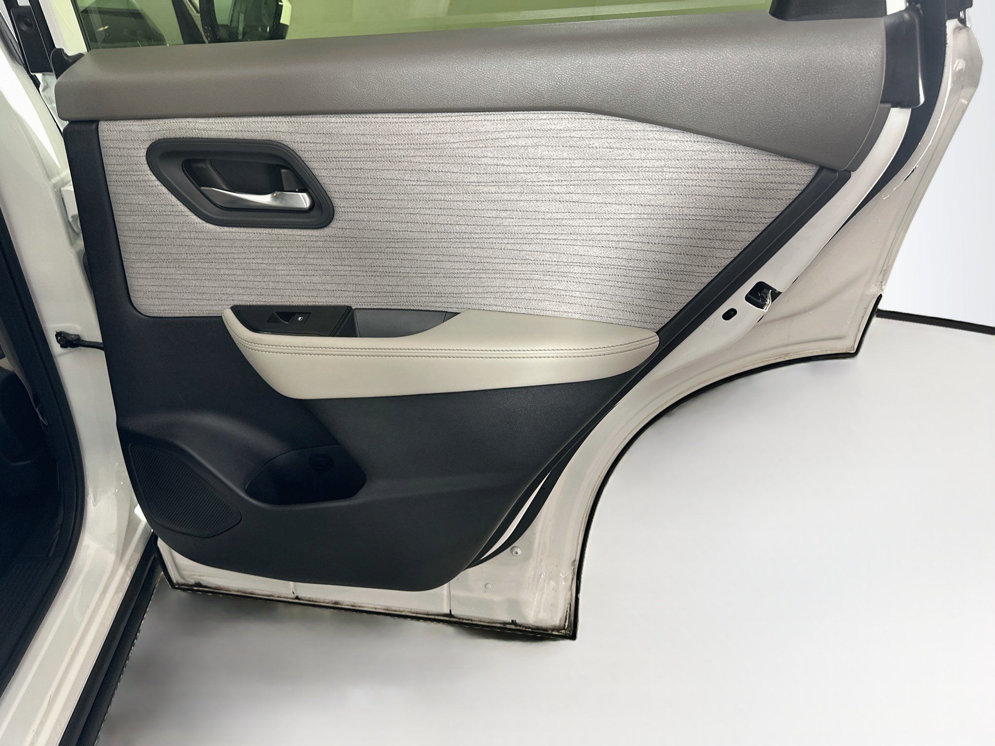 Used 2023 Nissan Rogue SV FWD image 29