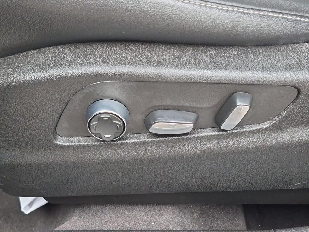 Used 2024 Cadillac XT4 Premium Luxury FWD image 35