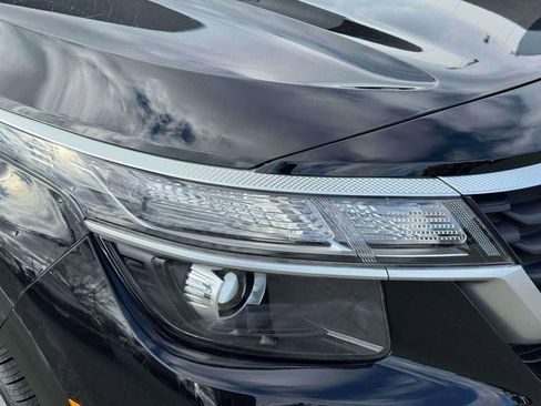 Used 2023 Kia Seltos LX image 9