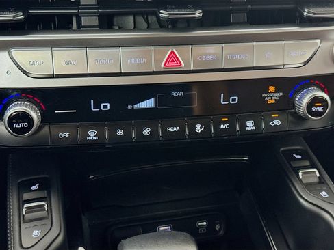Used 2023 Kia Telluride EX w/ EX Captain's Chair Package FWD image 19