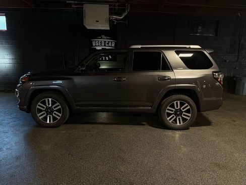 Used 2019 Toyota 4Runner Limited AWD/4WD image 2